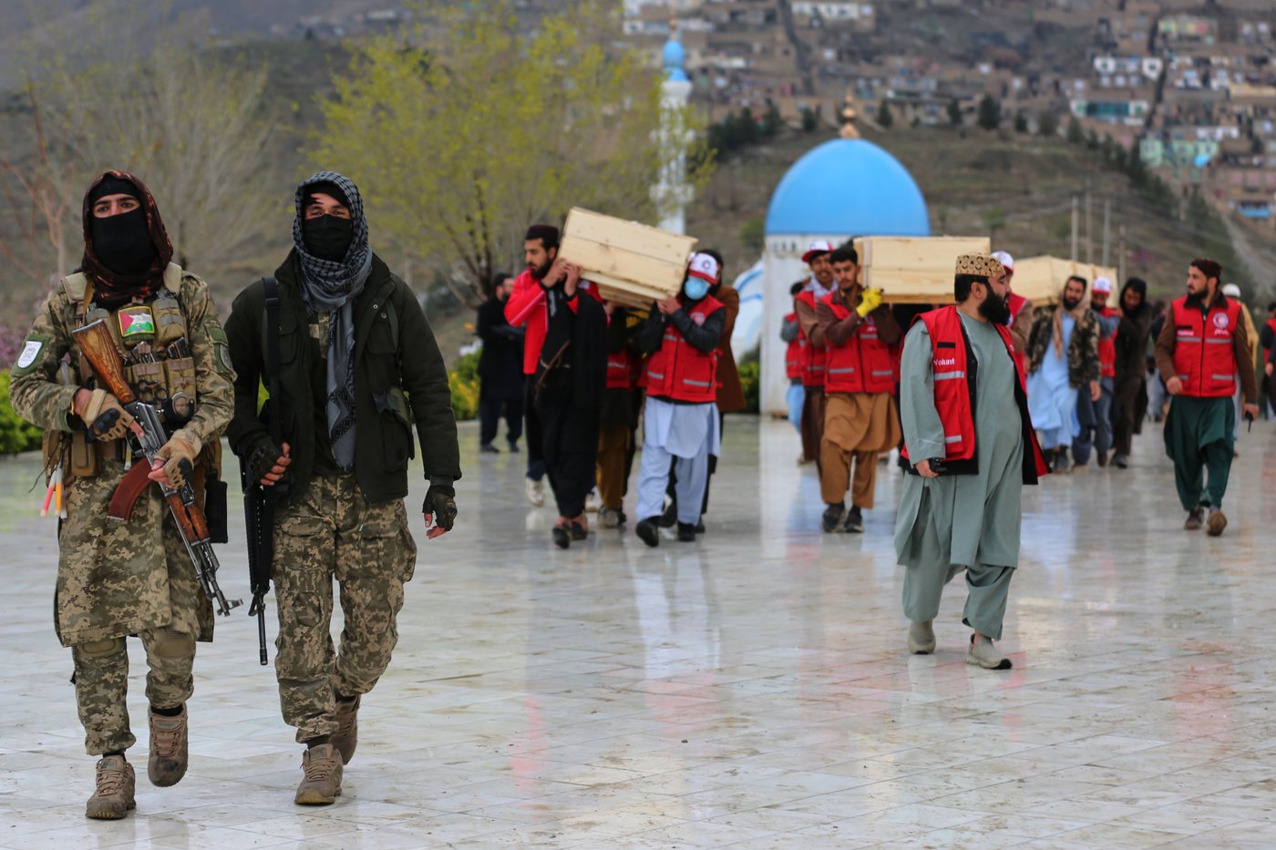 Pakistan and Afghanistan announce temporary pause in fighting, 2 days after deadly Kabul strike | iNFOnews.ca