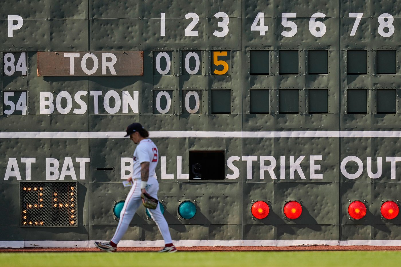 Dylan Cease dominates the Red Sox, throws a one-hitter in the Blue Jays' 6-0 victory | iNFOnews.ca