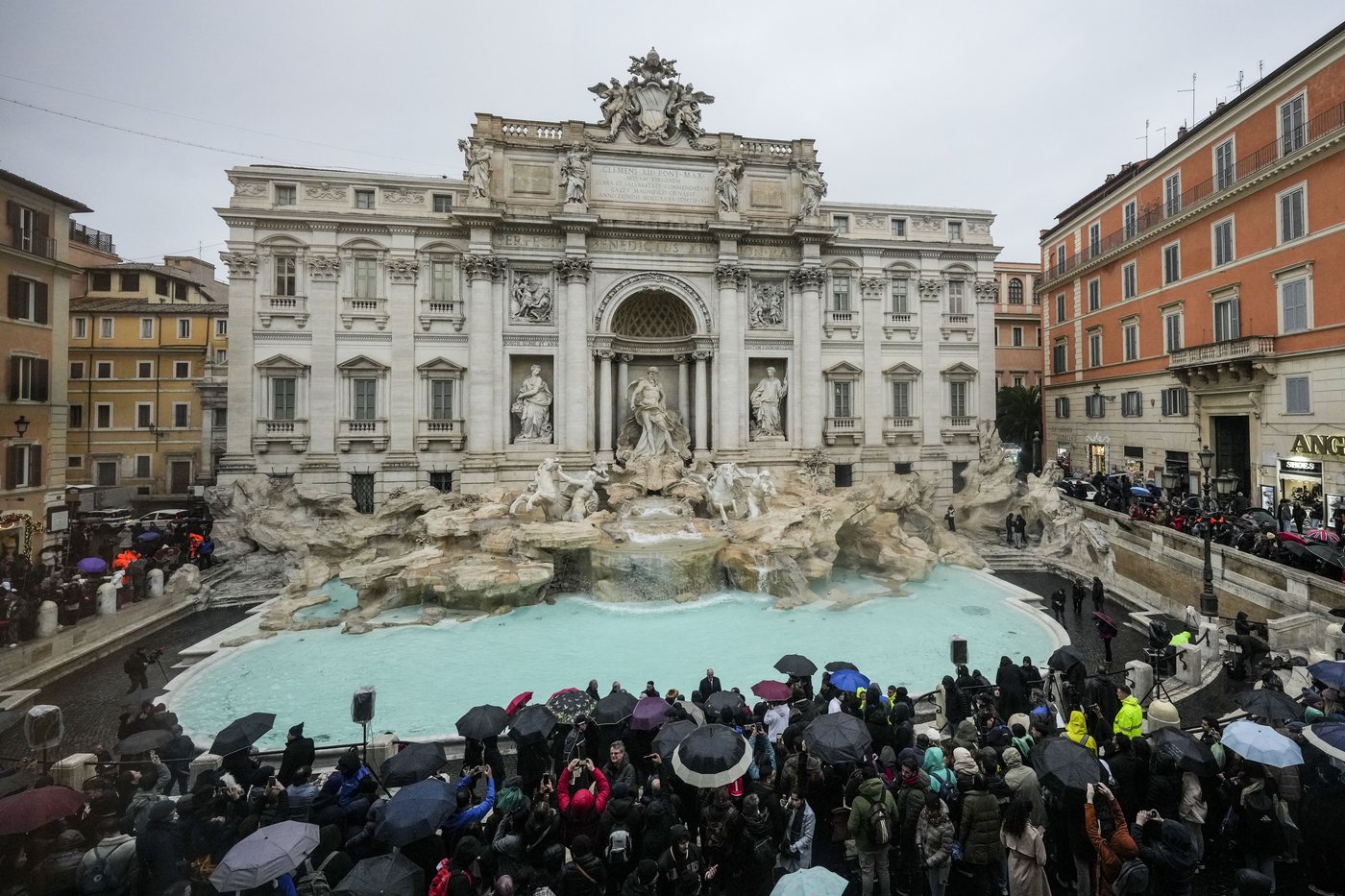 Rome's iconic Trevi Fountain reopens after renovation work in time for the Jubilee Holy Year | iNFOnews.ca Rome's iconic Trevi Fountain reopens after renovation work in time for the Jubilee Holy Year | iNFOnews.ca