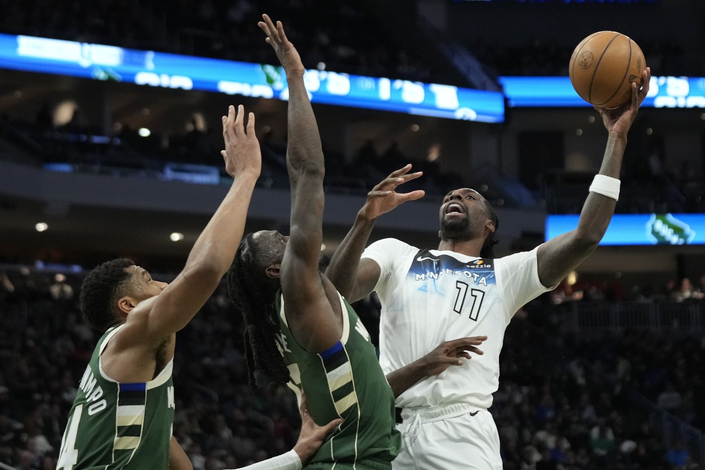 Timberwolves watch their playoff position tumble after blowing huge lead in 4th quarter | iNFOnews.ca Timberwolves watch their playoff position tumble after blowing huge lead in 4th quarter | iNFOnews.ca