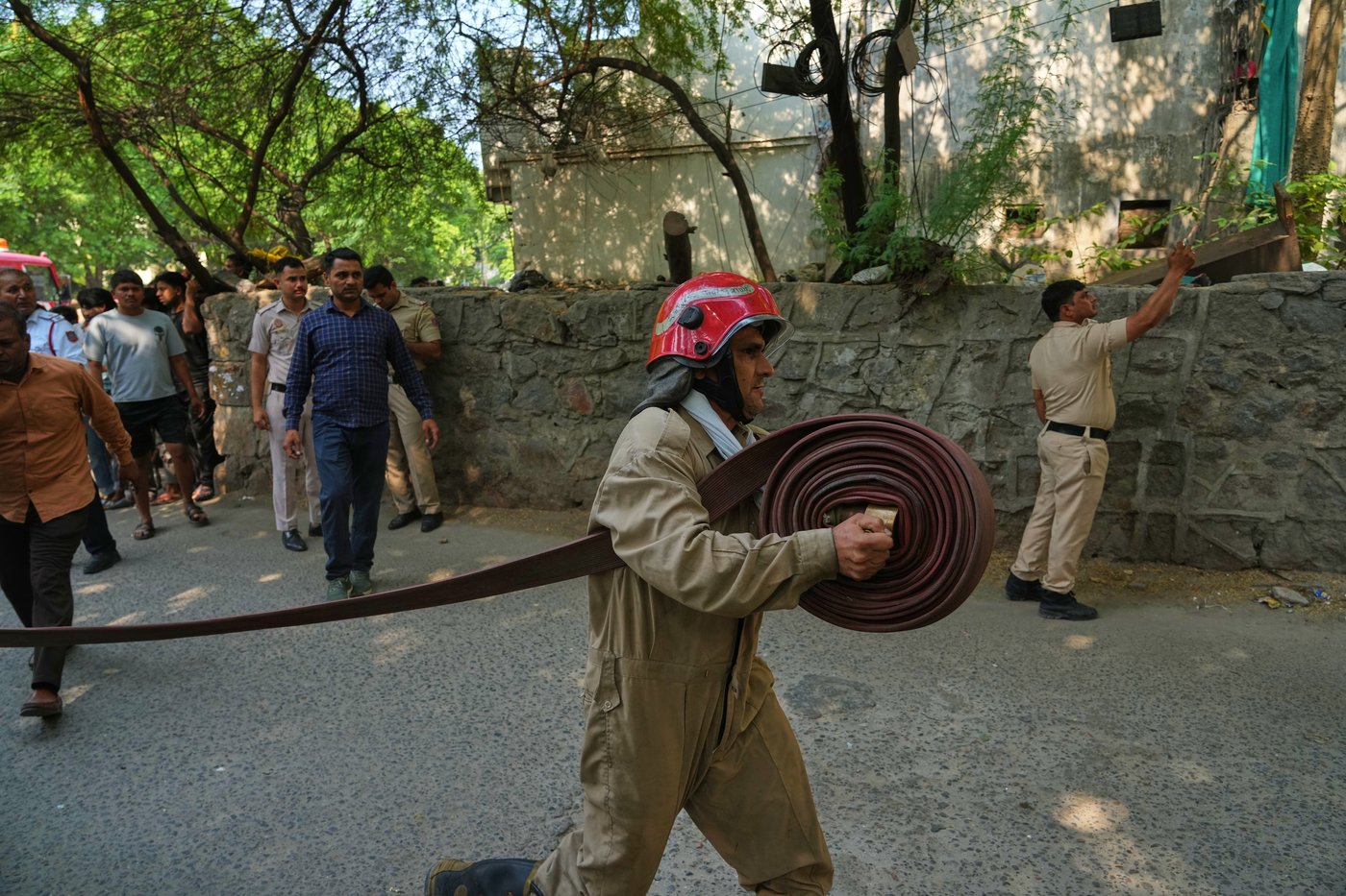 Photos show rescue efforts and aftermath of New Delhi building fire | iNFOnews.ca