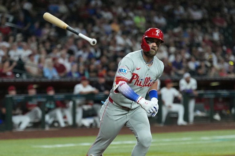 Bryson Stott hits a solo HR, Phillies beat the Diamondbacks 2-1 to cap 21-win August | iNFOnews.ca