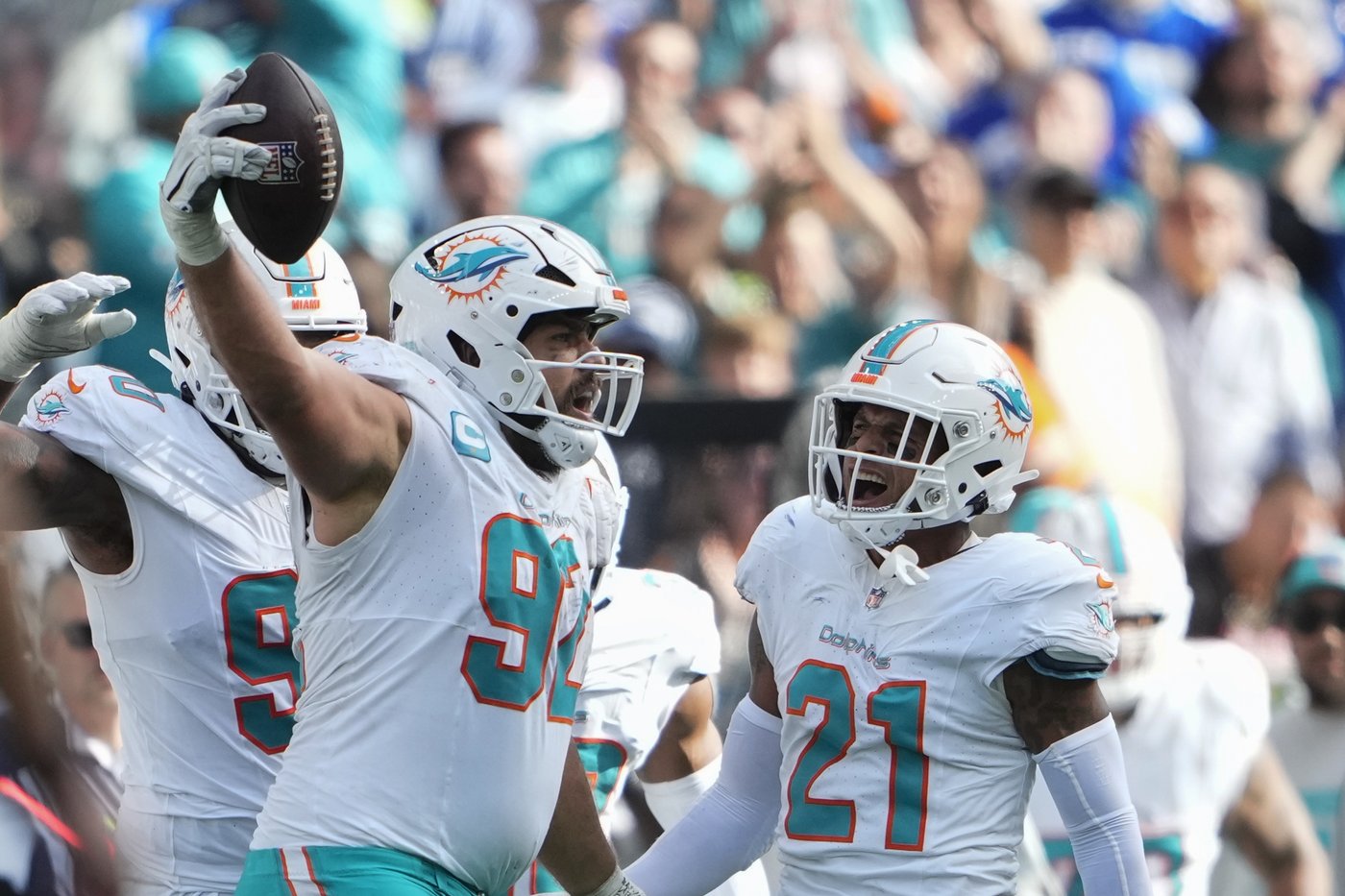 With another injured quarterback, the Dolphins' early season woes continue to pile up | iNFOnews.ca