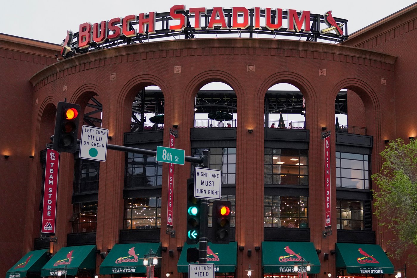 Man fatally stabbed outside Busch Stadium hours after St. Louis Cardinals game | iNFOnews.ca