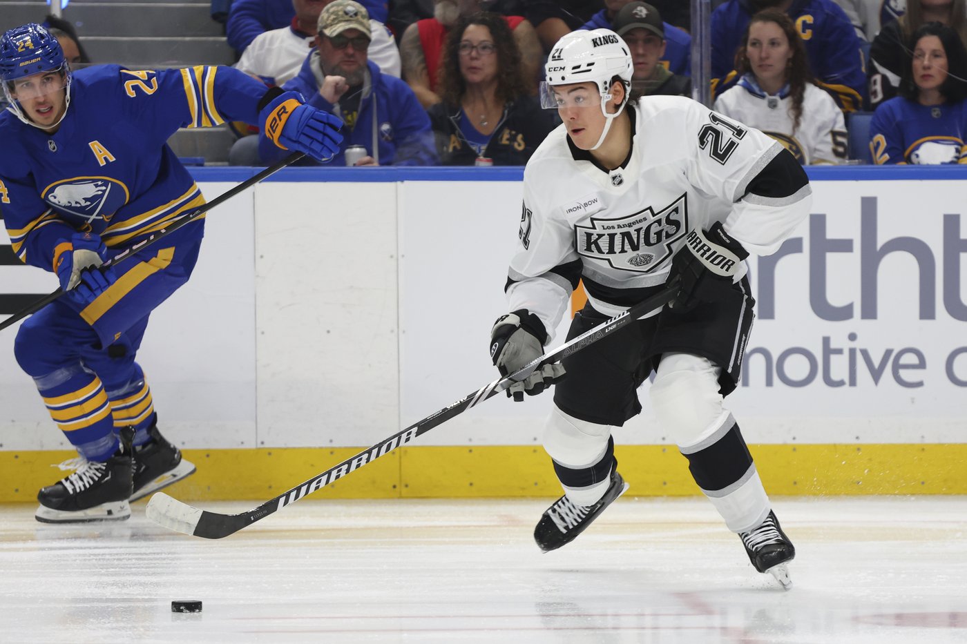Anze Kopitar scores natural third-period hat trick to rally the Kings over the Sabres | iNFOnews.ca
