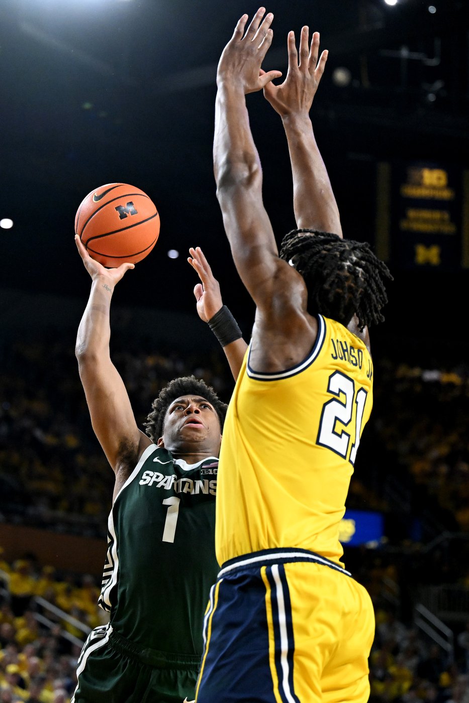 No. 3 Michigan tops No. 8 Michigan State 90-80 for 15th straight Big Ten win | iNFOnews.ca