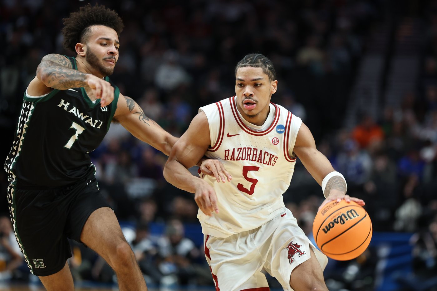 Darius Acuff Jr. scores 24 as Arkansas breezes past Hawaii 97-78 in first round of March Madness | iNFOnews.ca