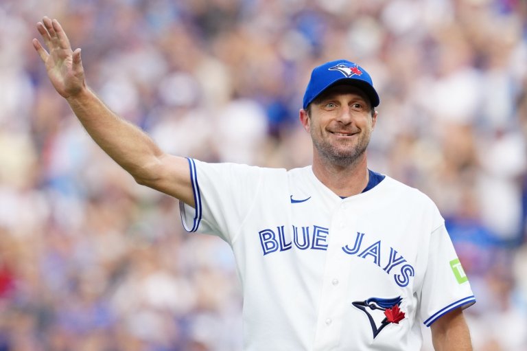 Last-place Blue Jays cap disappointing season with 5-1 victory over Reds | iNFOnews.ca