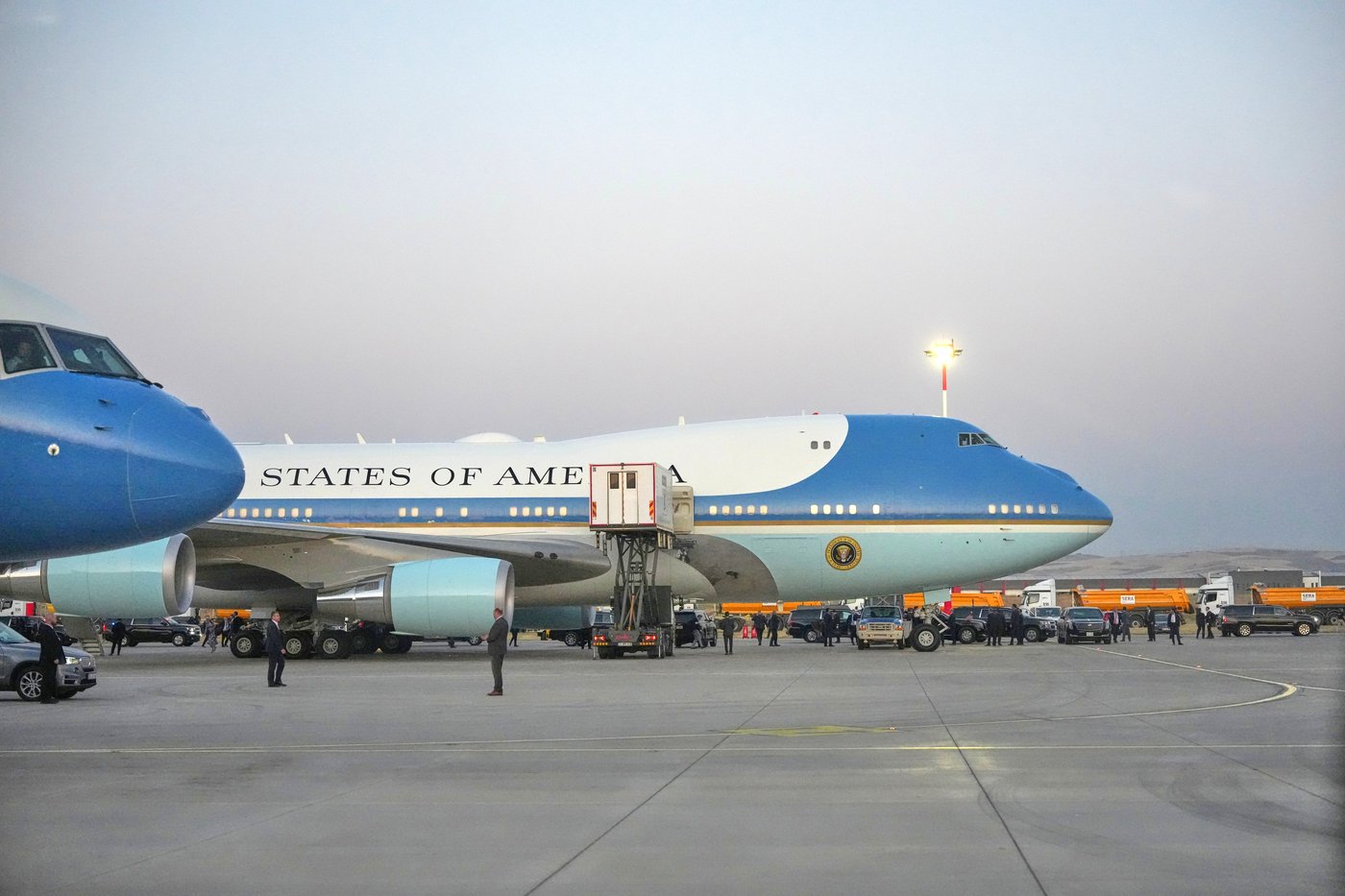 Trump used elaborate ruse to fly out of Turkey following summit because of Iran threat, report says | iNFOnews.ca Trump used elaborate ruse to fly out of Turkey following summit because of Iran threat, report says | iNFOnews.ca