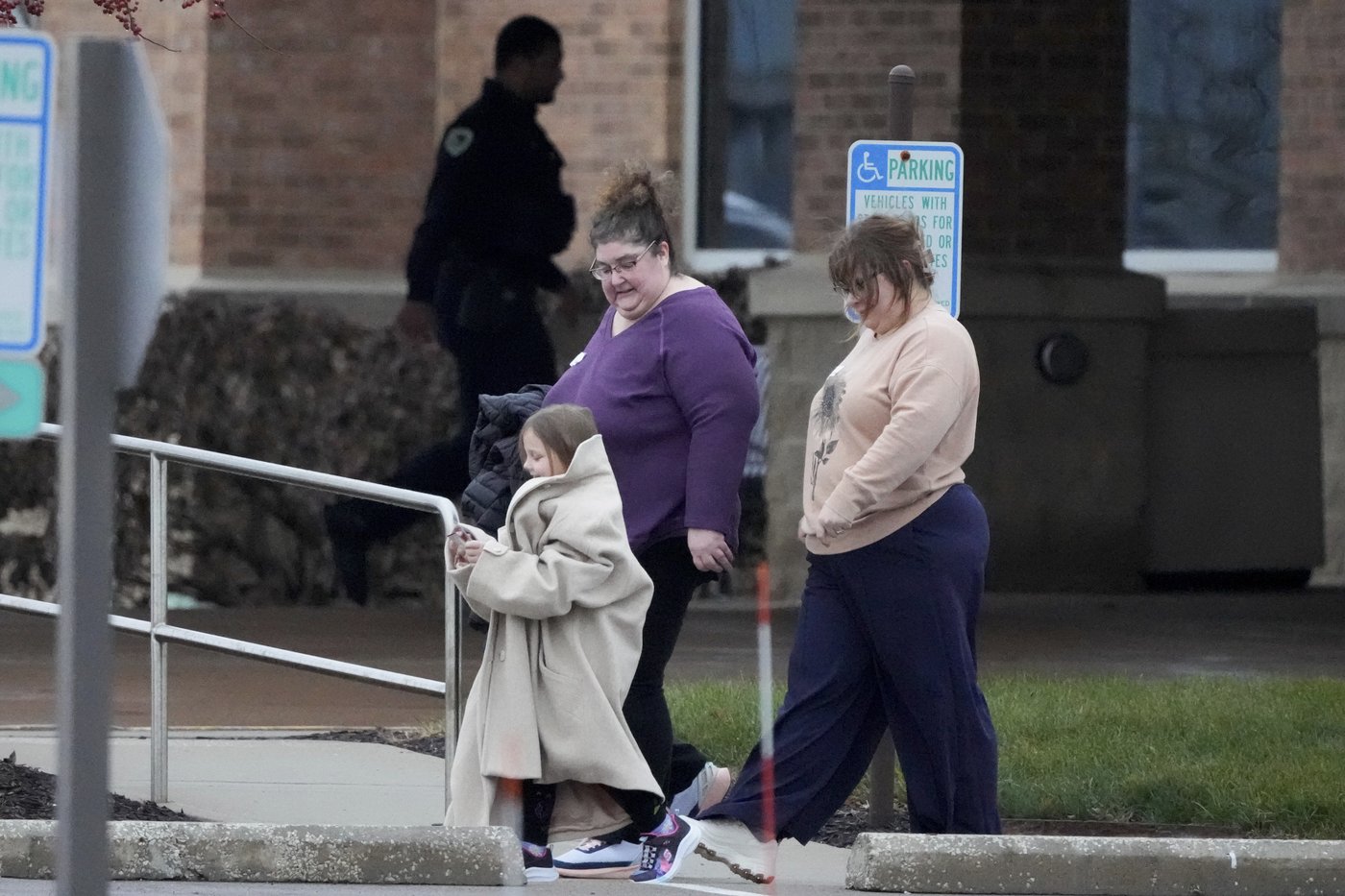 15-year-old girl fatally shoots teacher and teenager at a Christian school in Wisconsin | iNFOnews.ca