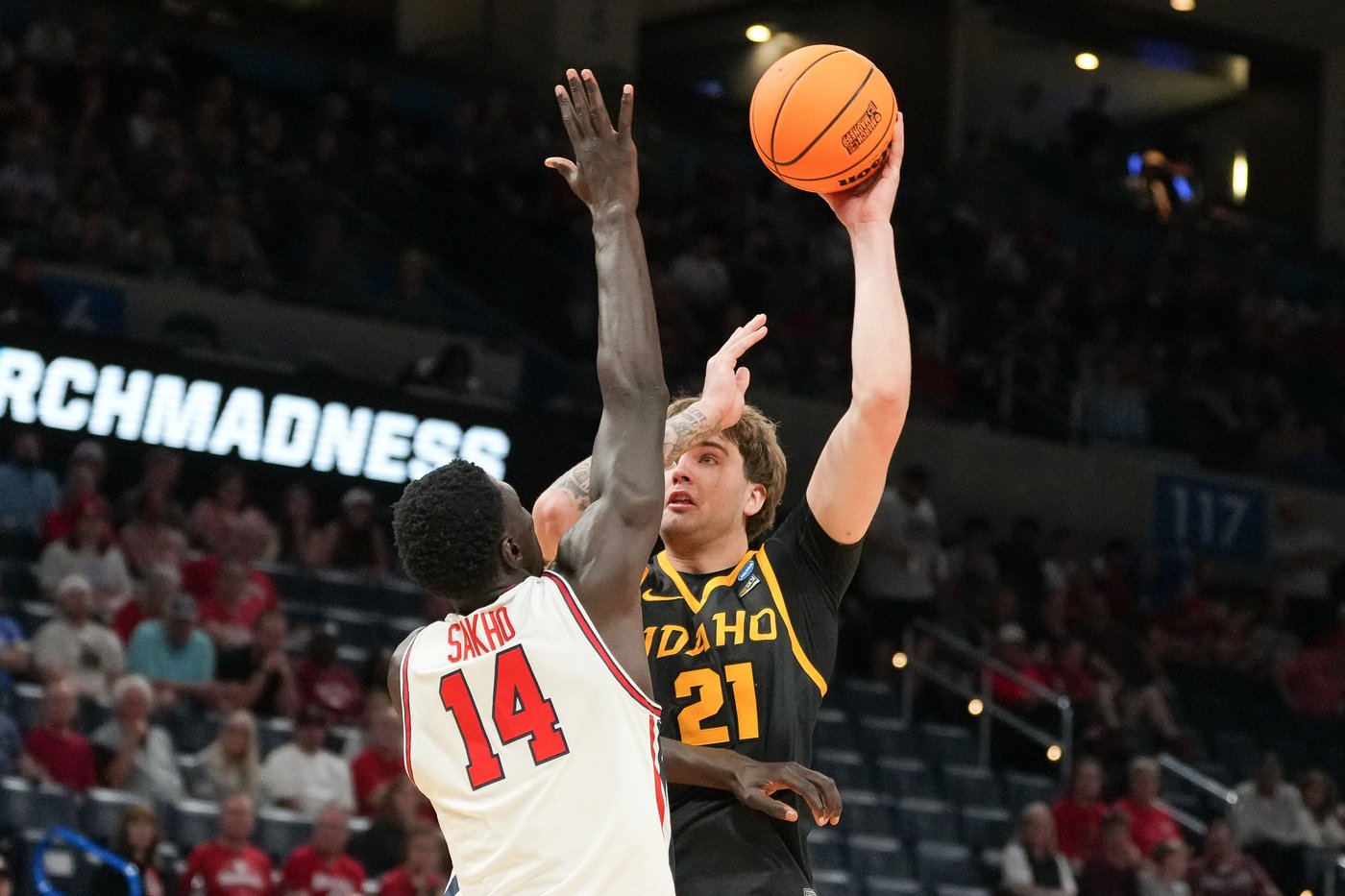 Houston routs Idaho 78-47 in return to March Madness after losing in last year's championship game | iNFOnews.ca