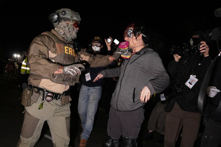 NJ governor sends state police to set up protest zone outside contested immigration detention center | iNFOnews.ca