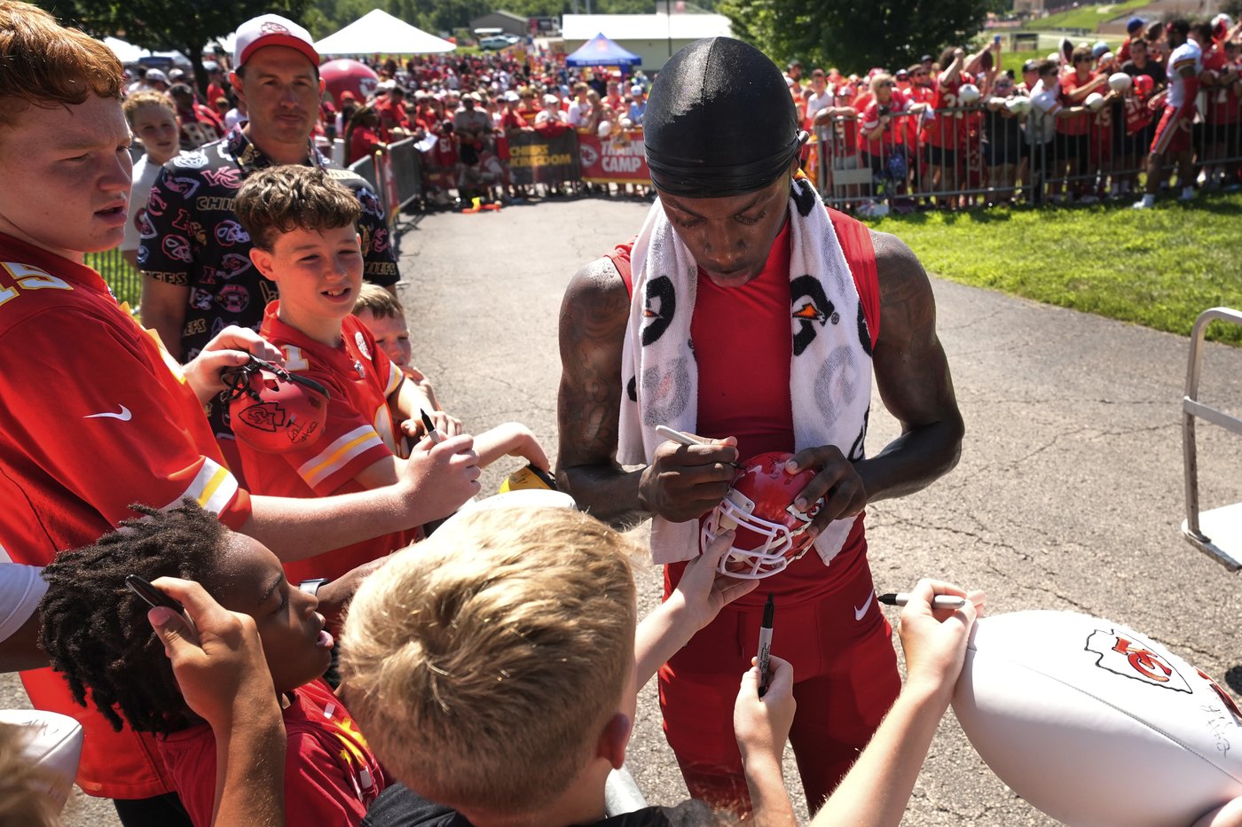 Chiefs place WR Xavier Worthy in concussion protocol a day after he banged his head in practice | iNFOnews.ca