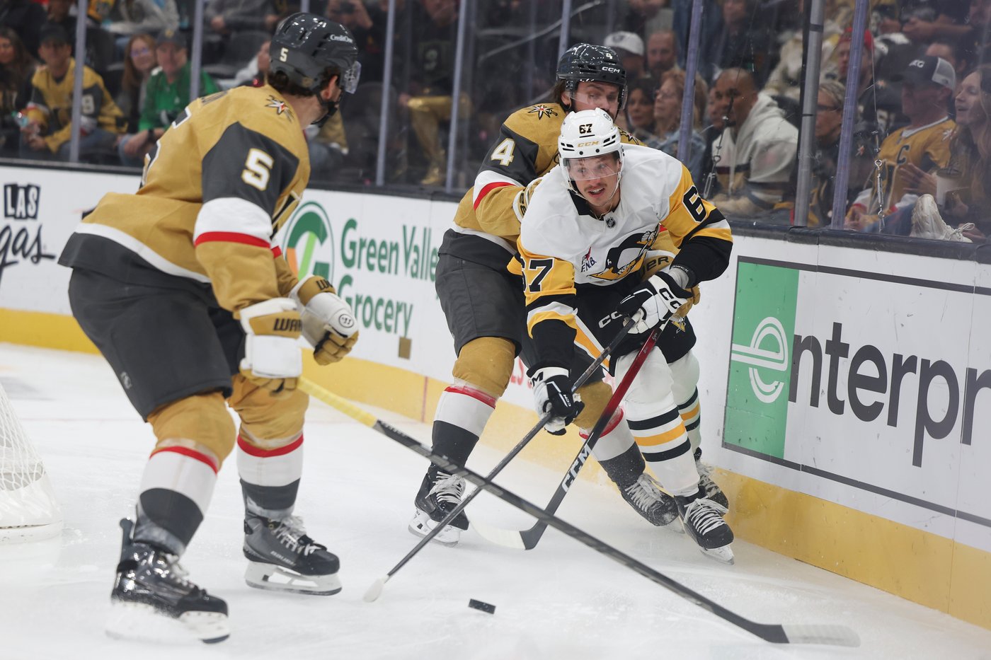 Golden Knights rout Penguins 6-2 as Mark Stone nets a goal and 2 assists | iNFOnews.ca Golden Knights rout Penguins 6-2 as Mark Stone nets a goal and 2 assists | iNFOnews.ca