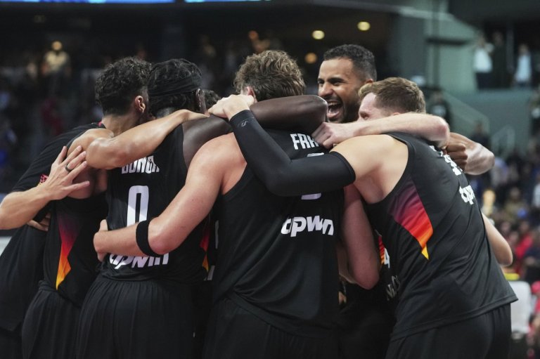 Schröder takes over late, Germany tops Turkey 88-83 for EuroBasket gold. Greece, Giannis win bronze | iNFOnews.ca