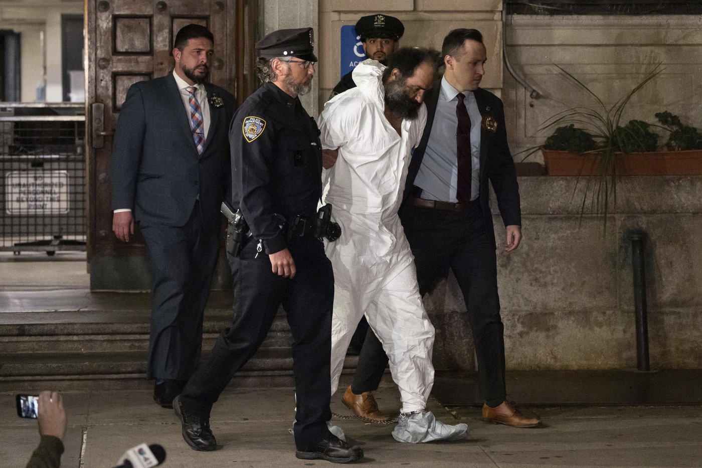 51-year-old man is charged with murder after 3 are stabbed in New York City rampage | iNFOnews.ca