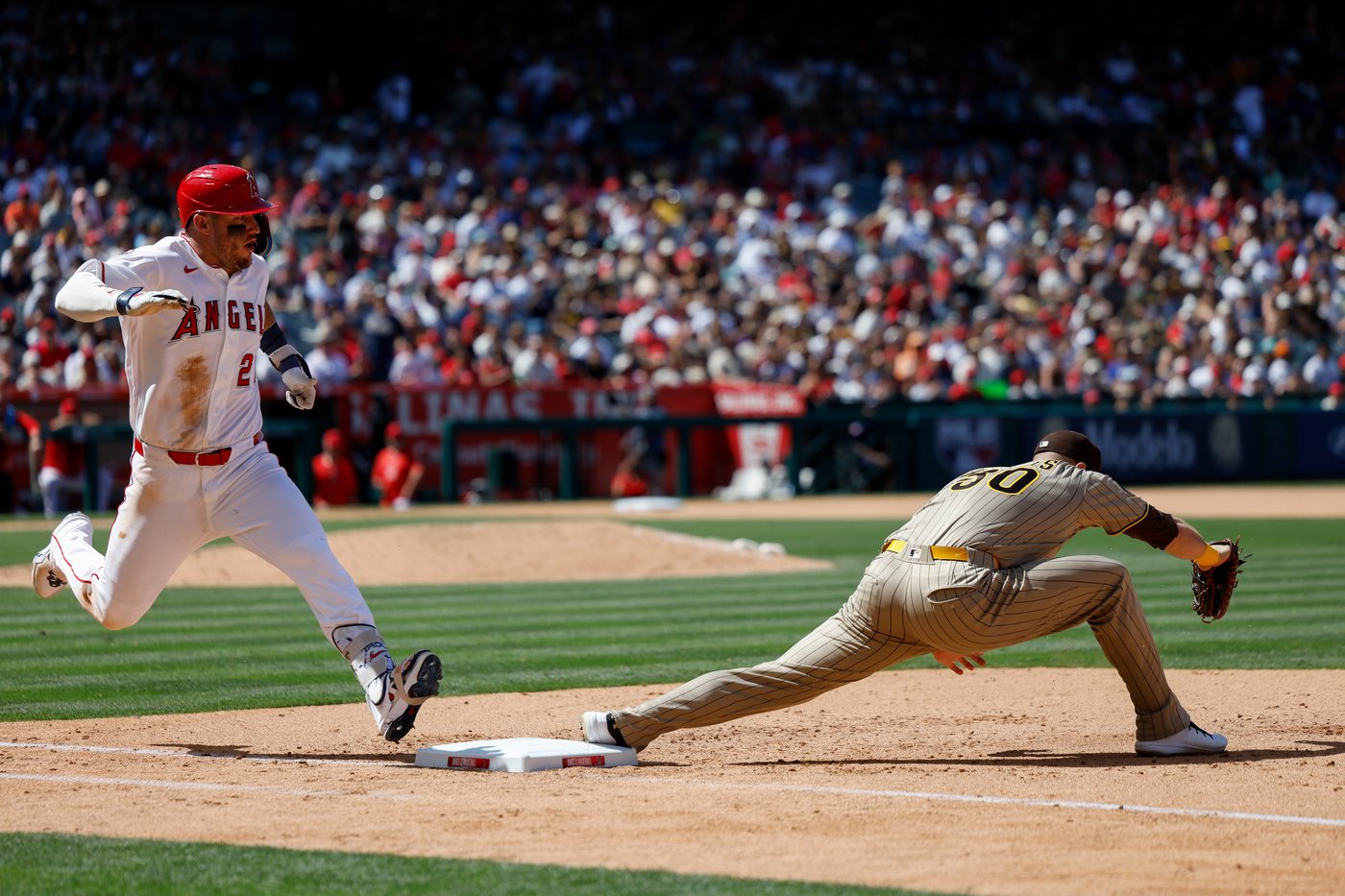 Mason Miller closes combined 2-hitter to extend his scoreless streak as Padres edge Angels 2-1 | iNFOnews.ca