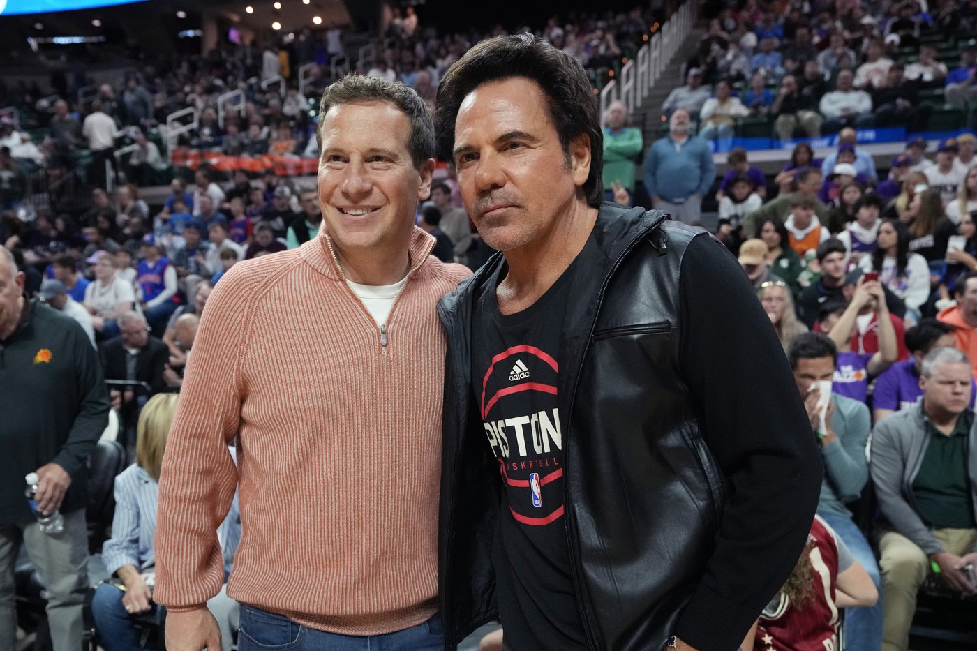 Tom Gores' purchase of a 27% stake in the Los Angeles Chargers is approved by NFL team owners | iNFOnews.ca