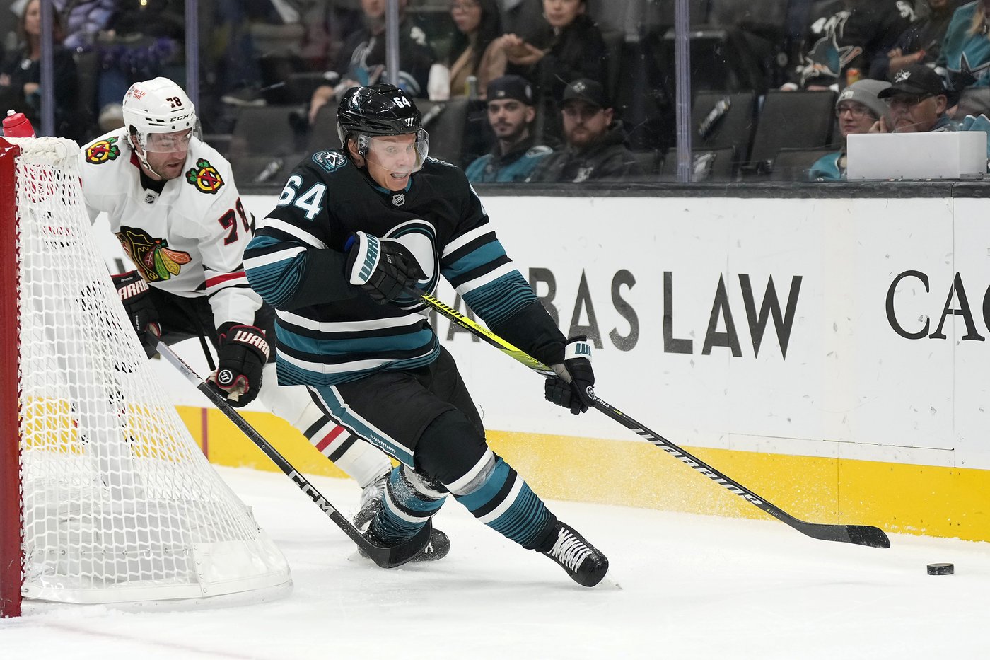Will Smith scores twice for first NHL goals, Sharks beat Blackhawks 3-2 for third straight win | iNFOnews.ca