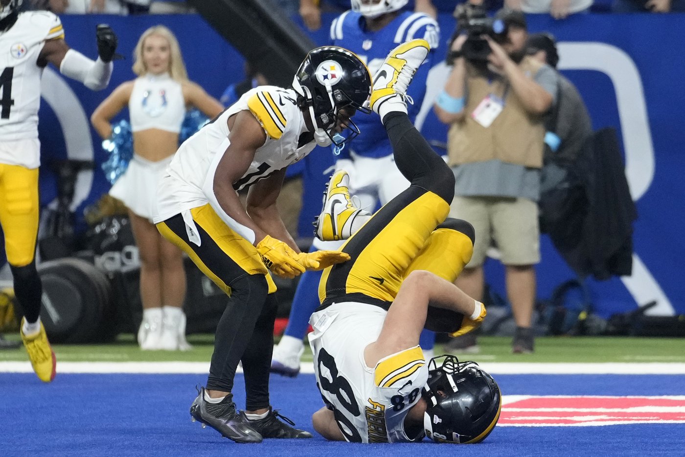 Joe Flacco relieves injured Anthony Richardson and helps Colts hold off Steelers 27-24 | iNFOnews.ca