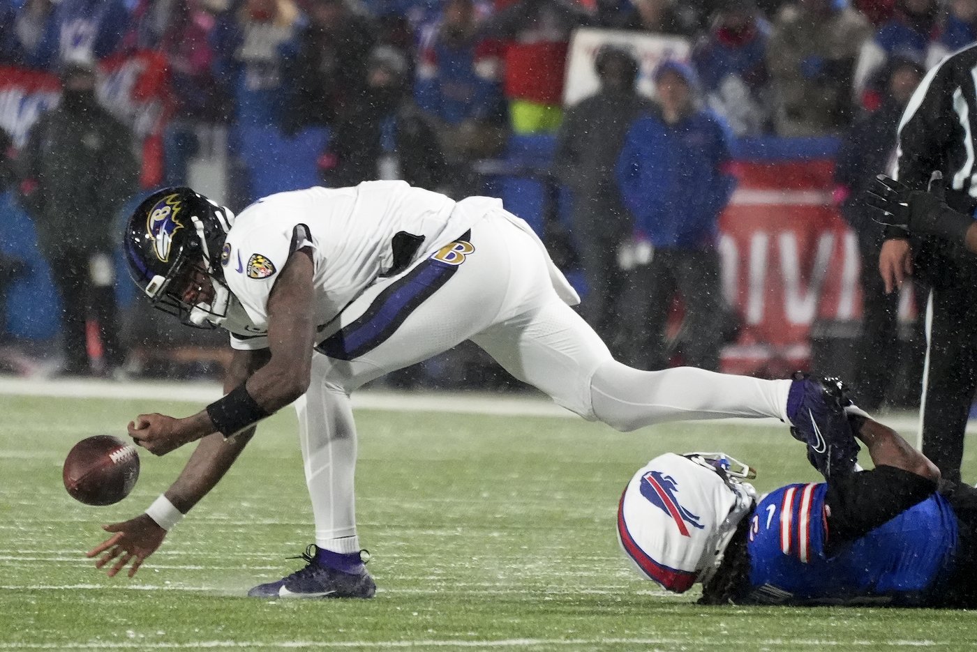 Josh Allen advances while Lamar Jackson goes home, carrying the burden of another playoff loss | iNFOnews.ca Josh Allen advances while Lamar Jackson goes home, carrying the burden of another playoff loss | iNFOnews.ca