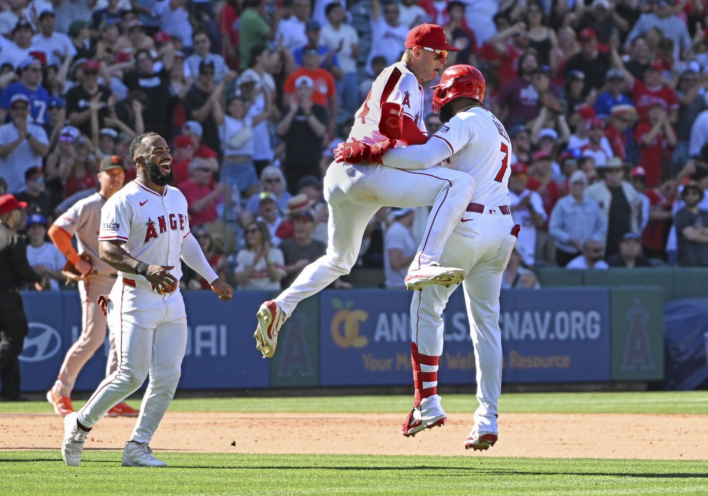 Adell's bases-clearing double in a 4-run 9th helps Angels beat Giants 5-4 | iNFOnews.ca