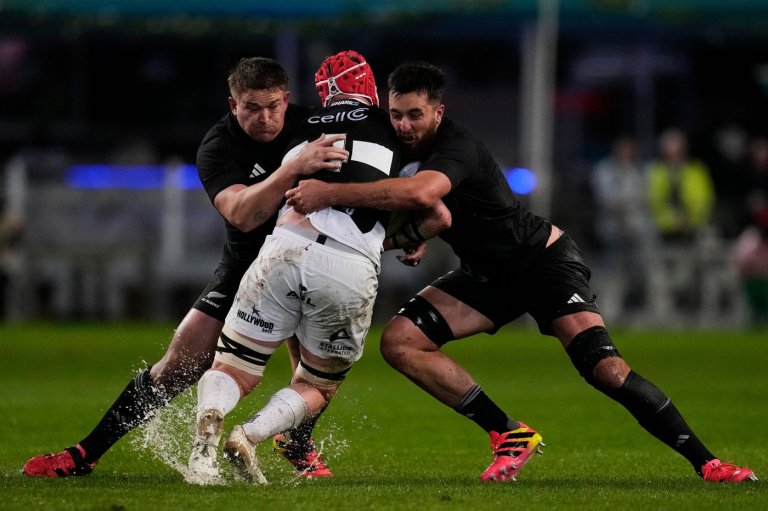 All Blacks call for injury cover after bruising 1st test against South Africa | iNFOnews.ca