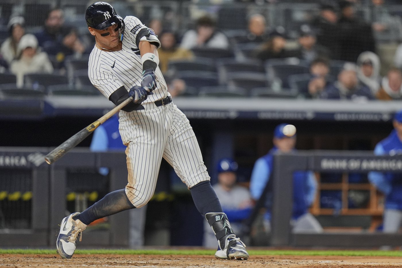 Judge hits go-ahead homer to end 10-game drought as Yankees edge Royals 4-3 for 3-game sweep | iNFOnews.ca Judge hits go-ahead homer to end 10-game drought as Yankees edge Royals 4-3 for 3-game sweep | iNFOnews.ca