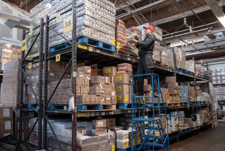 Canadian food bank use hits 2.3 million monthly visits due to grocery costs: report | iNFOnews.ca