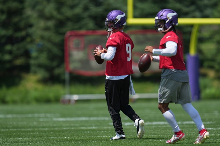 Vikings to start training camp with the Murray-McCarthy turn-taking at QB before declaring a starter | iNFOnews.ca