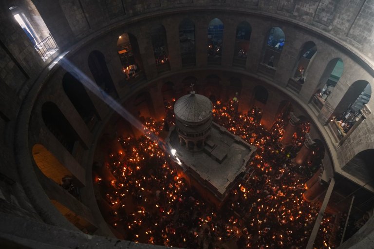 An AP reporter spends the night locked inside Jerusalem's holiest church with clergy and pilgrims | iNFOnews.ca