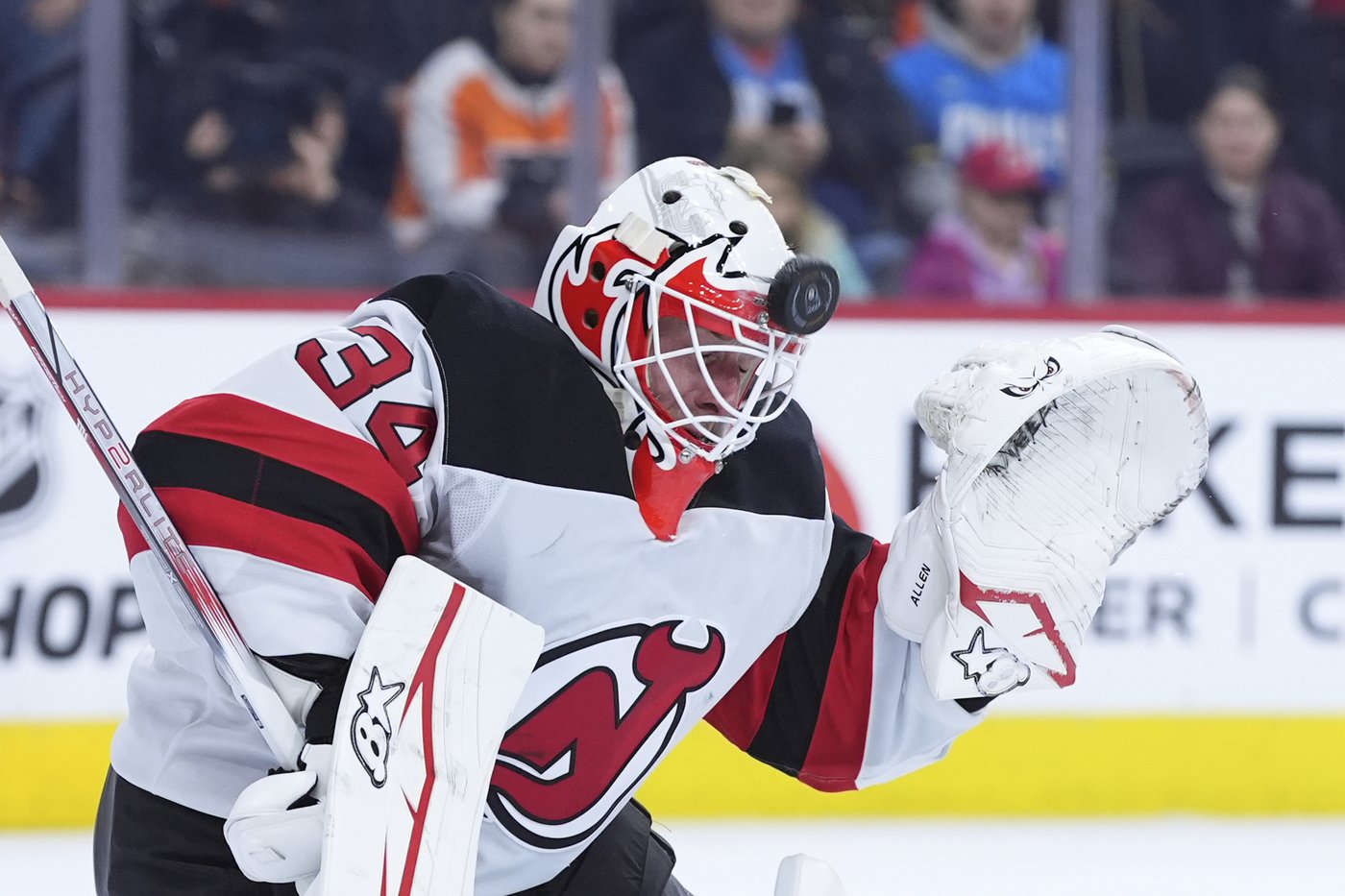 Brink, Farabee, Hathaway help Flyers build lead and hold on to beat Devils 4-2 | iNFOnews.ca