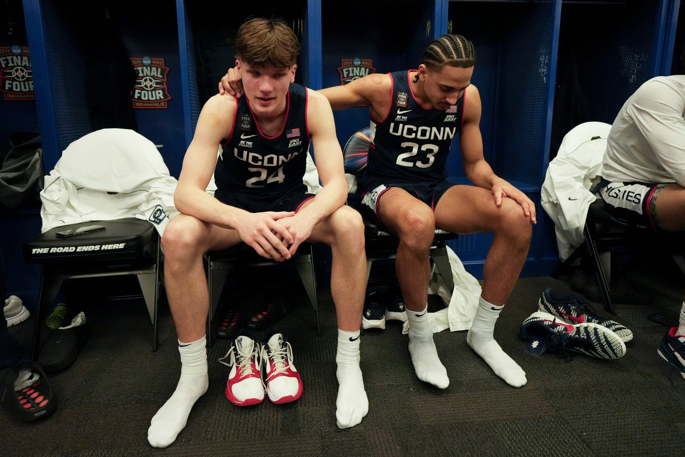 NCAA tourney star Braylon Mullins decides to chase national title at UConn instead of heading to NBA | iNFOnews.ca