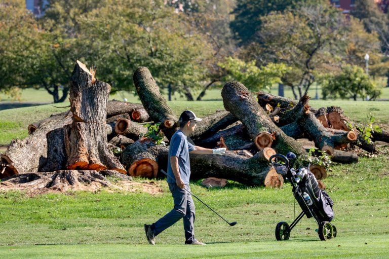 Trump says he will close historic DC golf course for 15 months of renovations | iNFOnews.ca