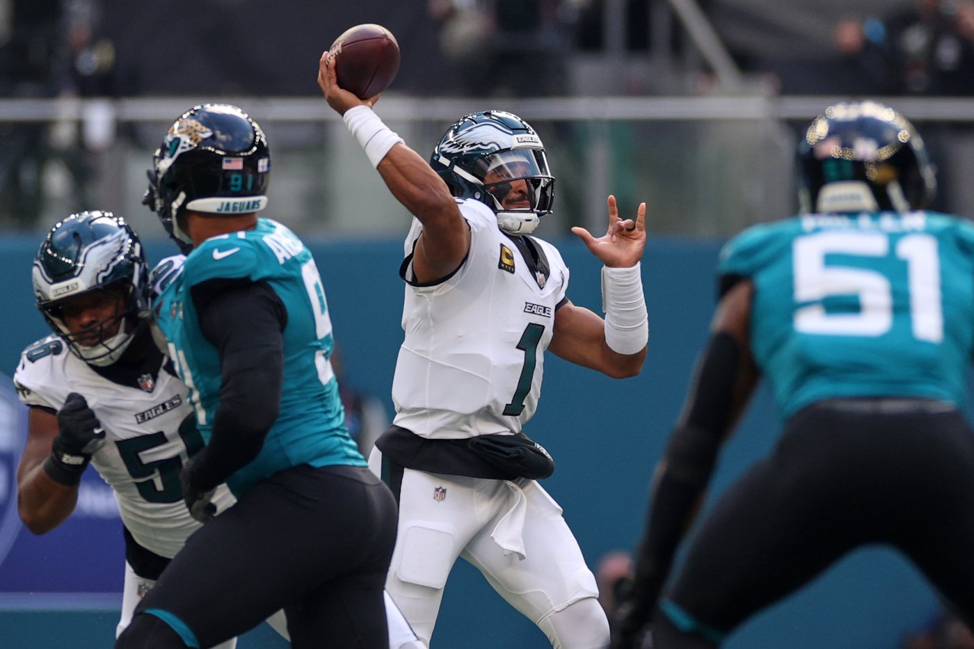 Key moments in Eagles quarterback Jalen Hurts being diagnosed with blood clots in his lungs | iNFOnews.ca