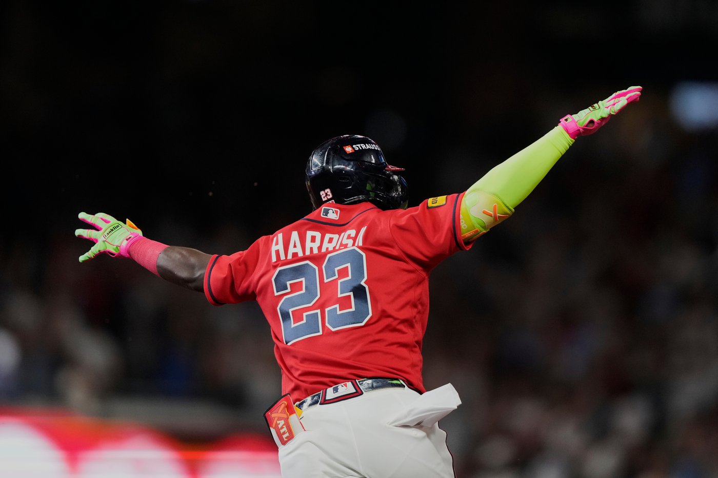 Braves hit 3 homers and Chris Sale closes out 6-2 win over Phillies to win Wild Card Series | iNFOnews.ca