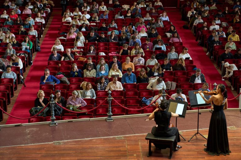 A soothing study session: Students cram in Amsterdam’s Concertgebouw as musicians play | iNFOnews.ca