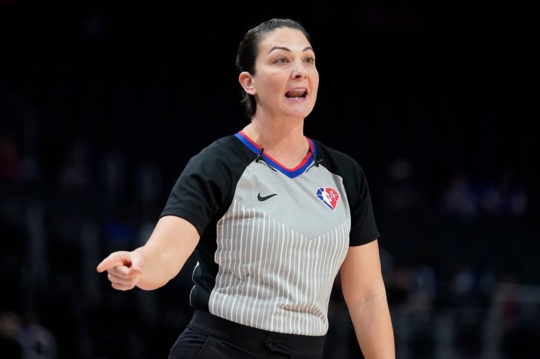 ESPN hires former referee Lauren Holtkamp-Sterling as rules analyst for select WNBA games | iNFOnews.ca