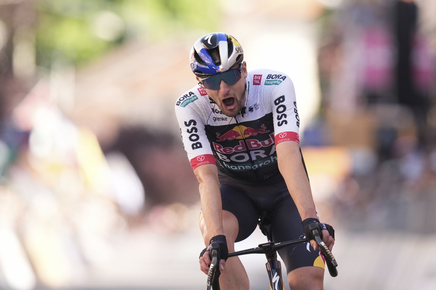 Del Toro takes it easy during 18th stage of Giro as Denz wins with solo breakaway | iNFOnews.ca