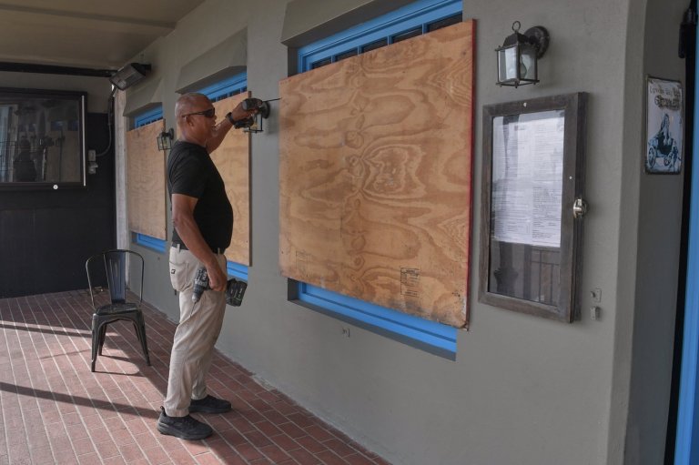 Imelda descends on Bermuda as Category 2 hurricane with damaging wind and waves | iNFOnews.ca