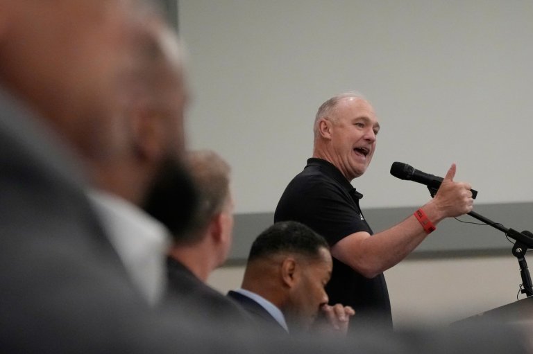 Texas Tech defends playing QB Brendan Sorsby amid gambling addiction, says 'it's not murder' | iNFOnews.ca