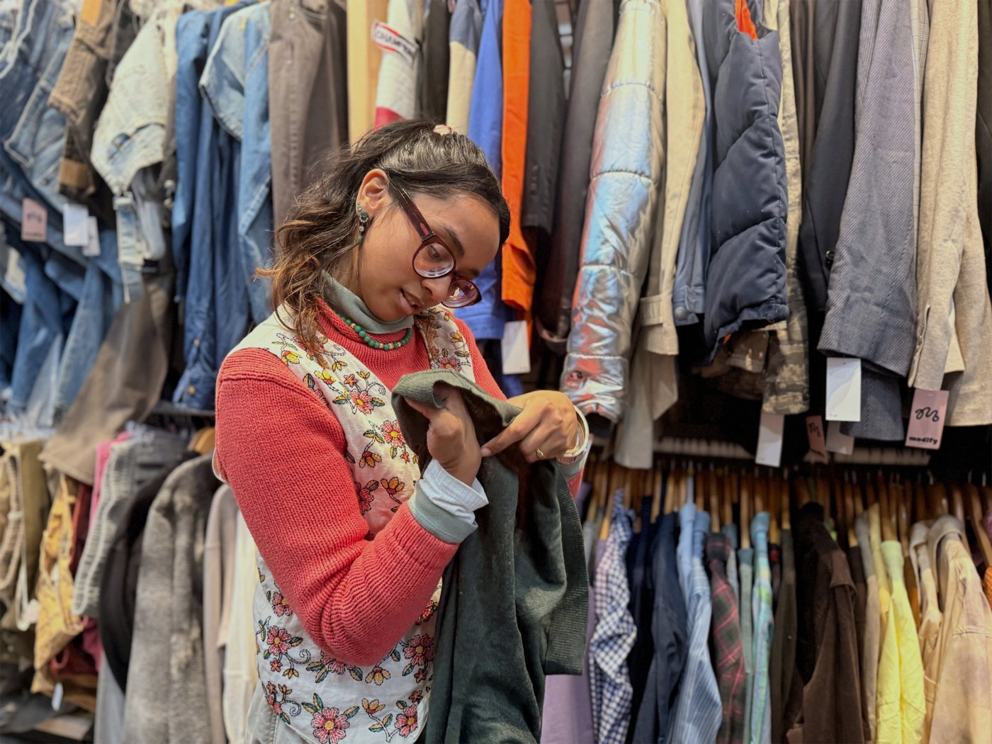 A Muslim-owned thrift shop blends modest fashion, faith and sustainability | iNFOnews.ca