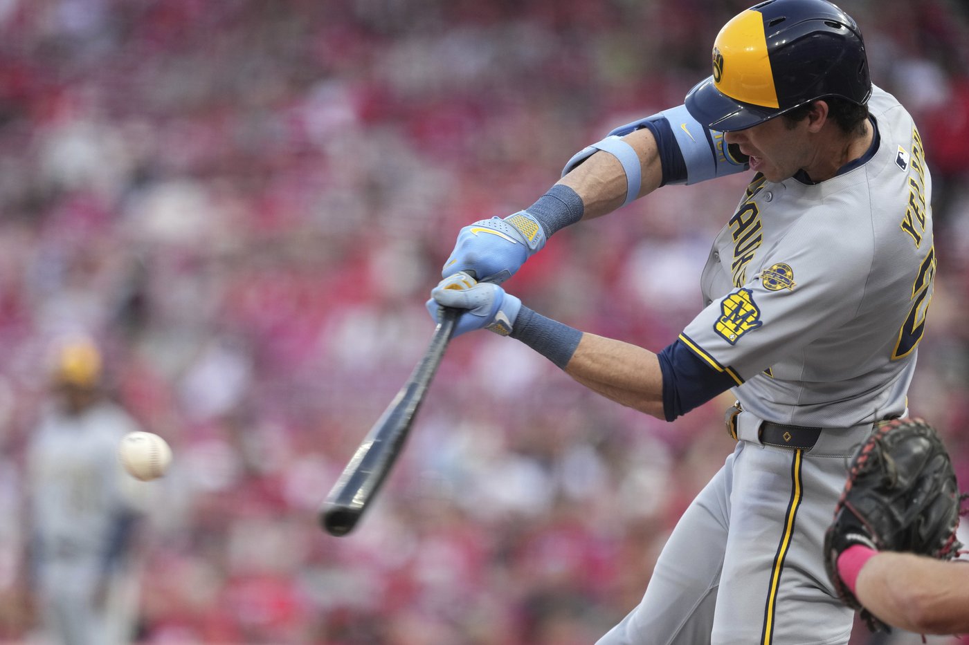 Friedl makes game-saving grab and Reds rally to snap Brewers' 8-game streak with 4-2 win | iNFOnews.ca Friedl makes game-saving grab and Reds rally to snap Brewers' 8-game streak with 4-2 win | iNFOnews.ca
