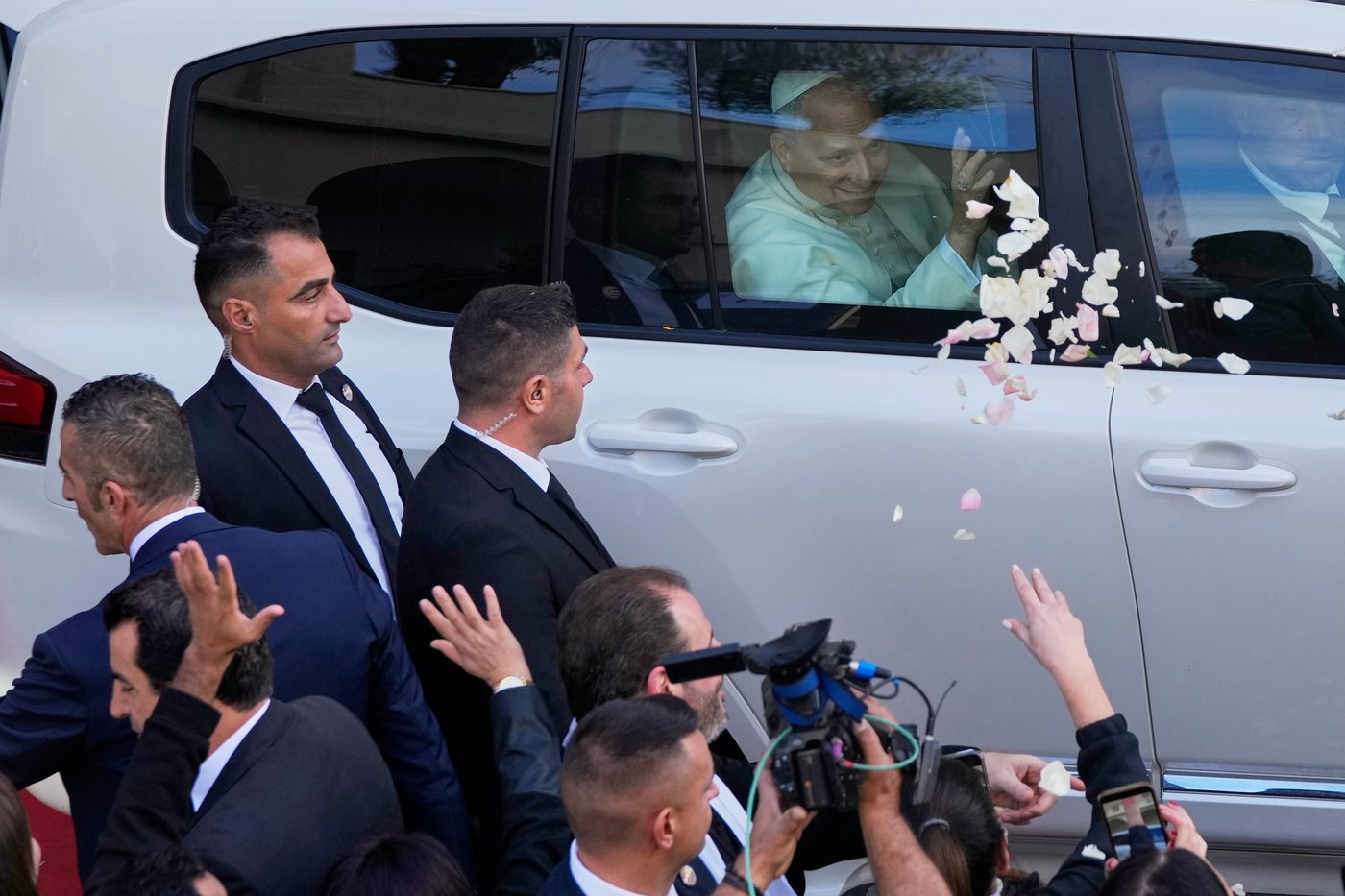 Pope Leo XIV sends message of support to southern Lebanon as he ends 1st foreign trip | iNFOnews.ca Pope Leo XIV sends message of support to southern Lebanon as he ends 1st foreign trip | iNFOnews.ca