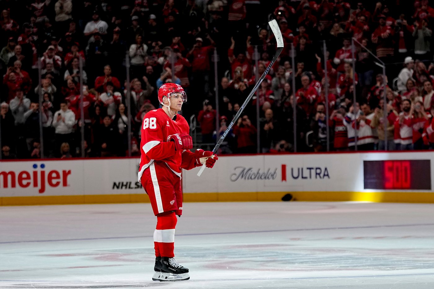 Patrick Kane becomes 50th player in NHL history to reach 500 goals | iNFOnews.ca