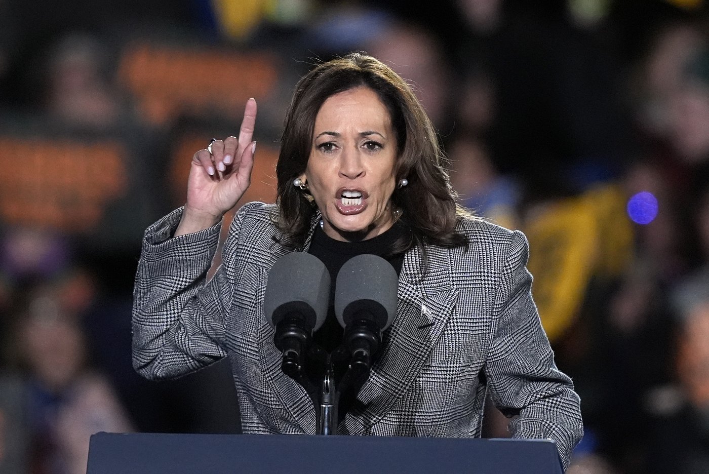 Democrats escalate attacks on Trump after comedian calls Puerto Rico 'floating island of garbage' | iNFOnews.ca