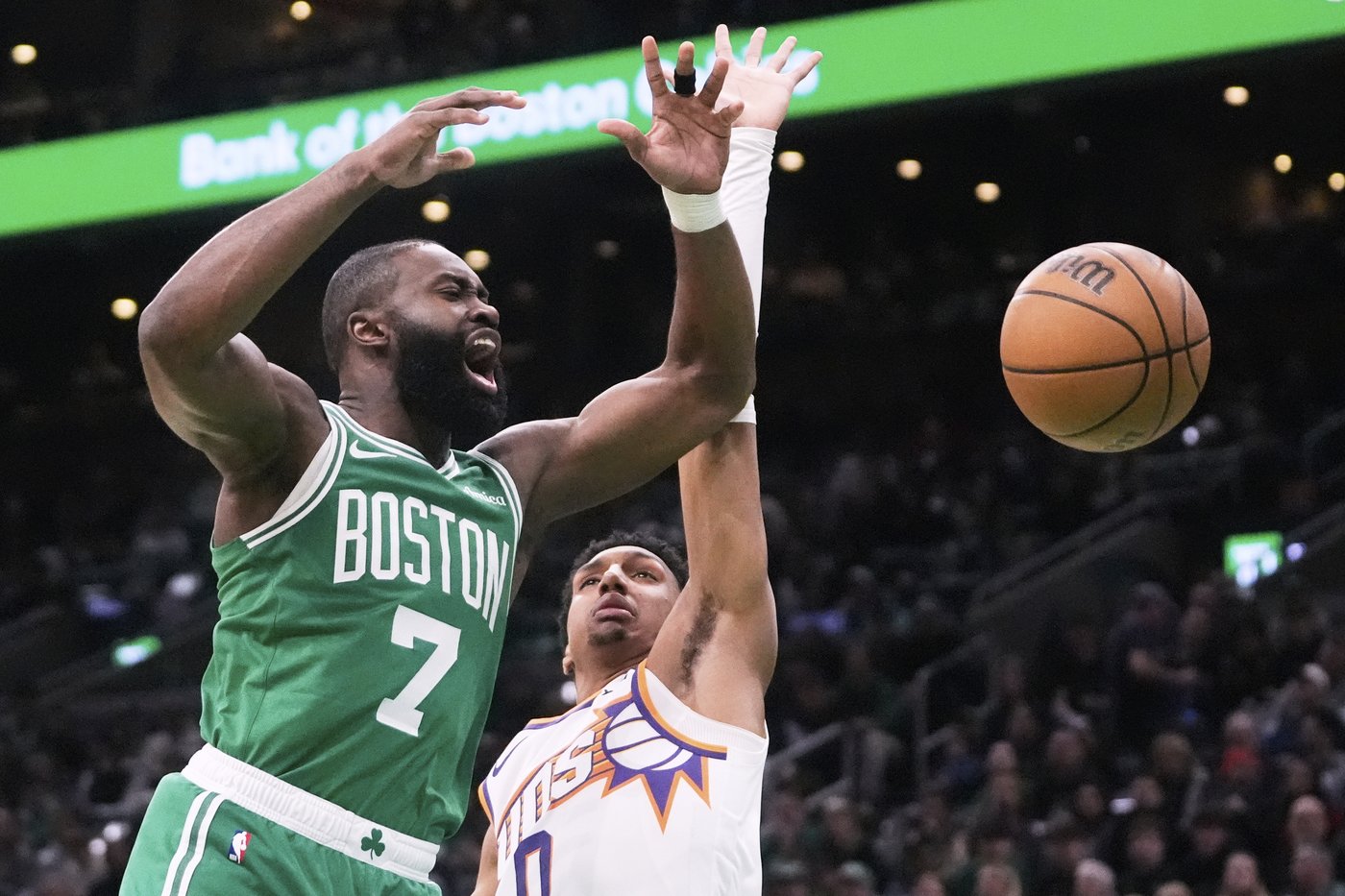 Celtics star Jaylen Brown sits versus Charlotte and will be ineligible for postseason awards | iNFOnews.ca