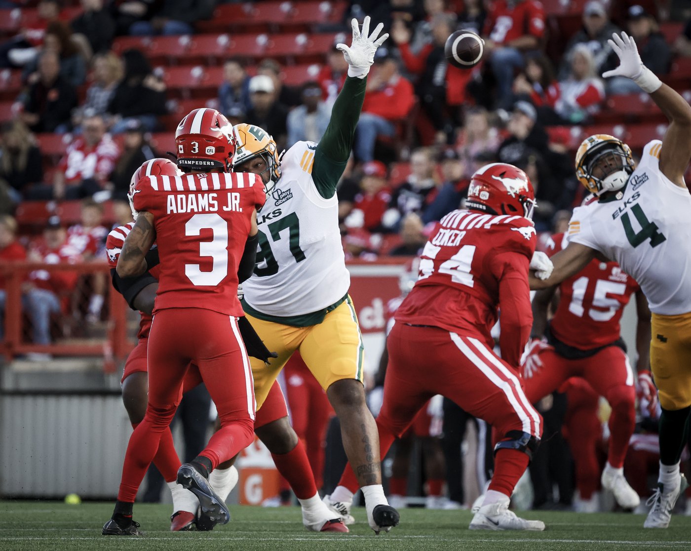 Together again, Vernon Adams Jr. and Dominique Rhymes reunite as Calgary Stampeders | iNFOnews.ca