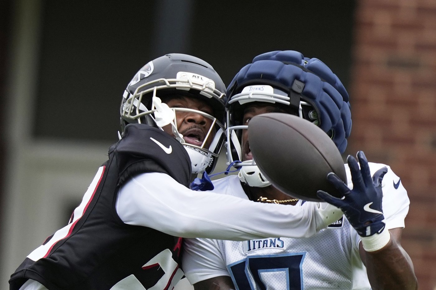 Ridley's TD catch in return to Atlanta is rare highlight for Titans in joint practice with Falcons | iNFOnews.ca Ridley's TD catch in return to Atlanta is rare highlight for Titans in joint practice with Falcons | iNFOnews.ca