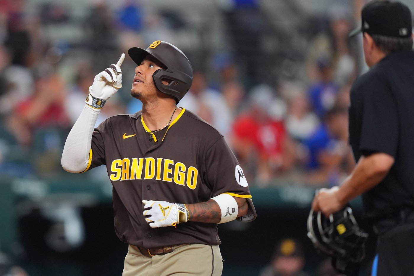 Manny Machado hits a 3-run homer in 10th and has 5 RBIs as Padres beat Rangers 6-4 | iNFOnews.ca